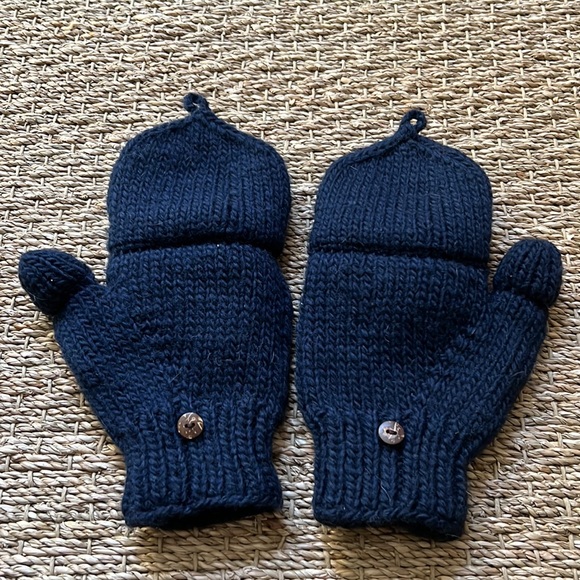 Mittens, can be worn fingerless or with the tops pulled over - Picture 4 of 4